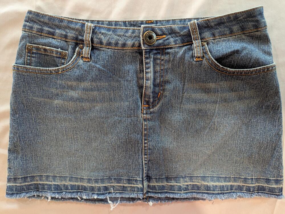 One Tuff Babe Skirt 9/10 (31"waist) Blue Denim Mini Raw Hem Embroidered Pockets